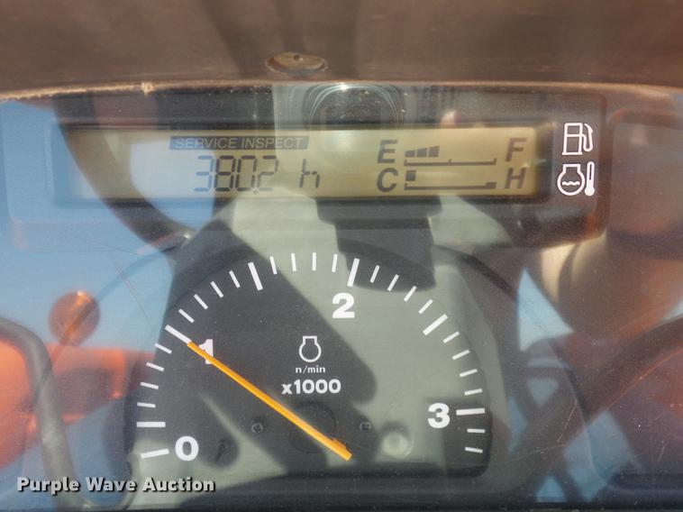 image for item DD1286 2007 Kubota L3240D MFWD tractor