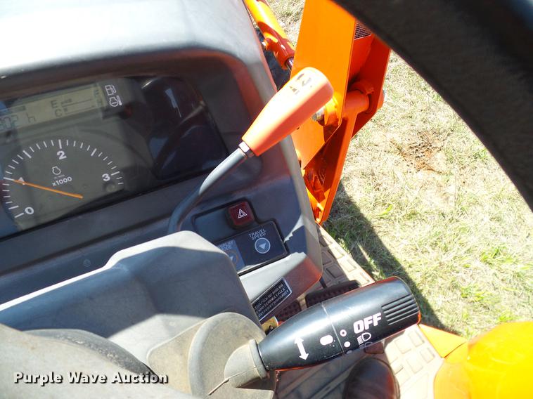 image for item DD1286 2007 Kubota L3240D MFWD tractor