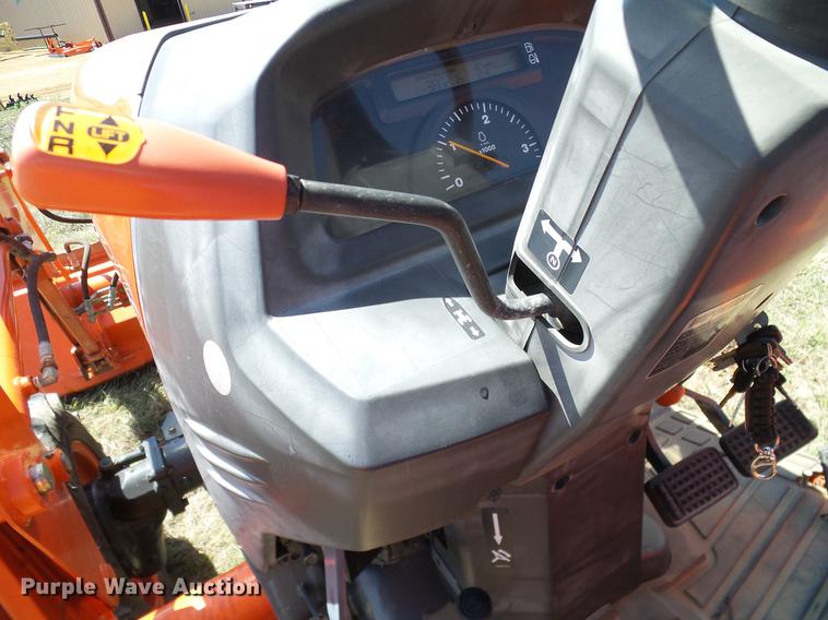 image for item DD1286 2007 Kubota L3240D MFWD tractor