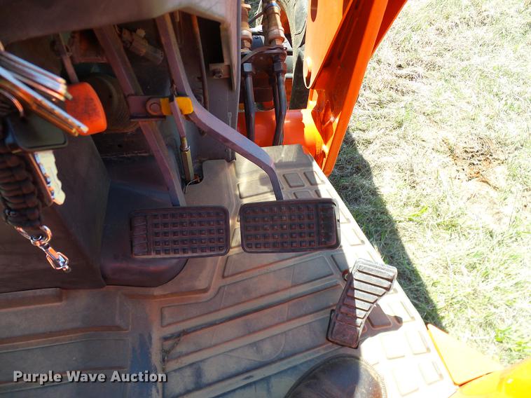 image for item DD1286 2007 Kubota L3240D MFWD tractor