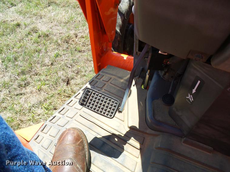 image for item DD1286 2007 Kubota L3240D MFWD tractor