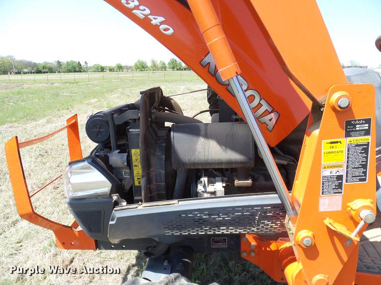 image for item DD1286 2007 Kubota L3240D MFWD tractor