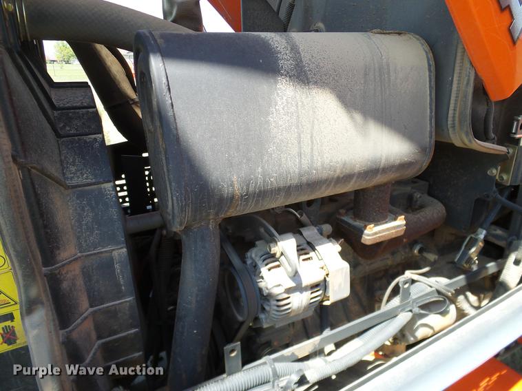 image for item DD1286 2007 Kubota L3240D MFWD tractor