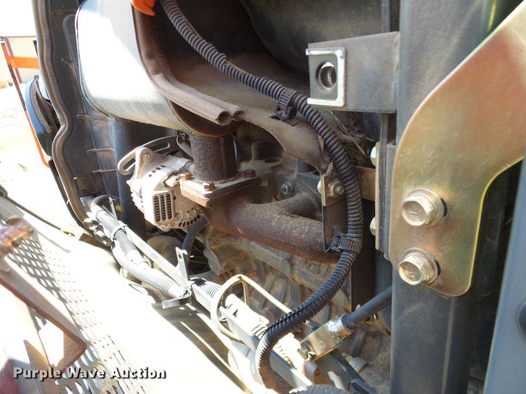 image for item DD1286 2007 Kubota L3240D MFWD tractor