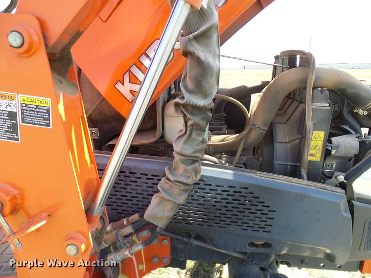 image for item DD1286 2007 Kubota L3240D MFWD tractor