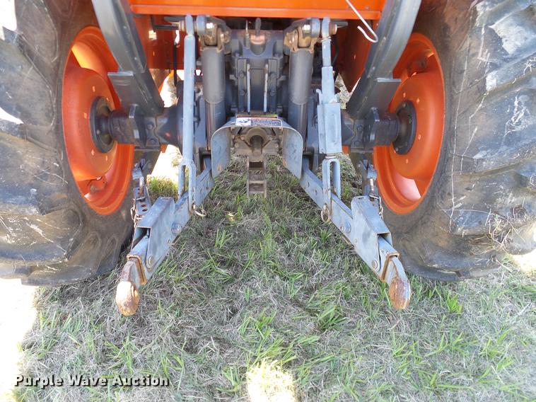 image for item DD1286 2007 Kubota L3240D MFWD tractor