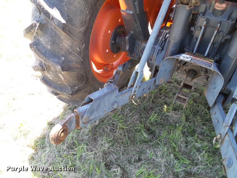 image for item DD1286 2007 Kubota L3240D MFWD tractor