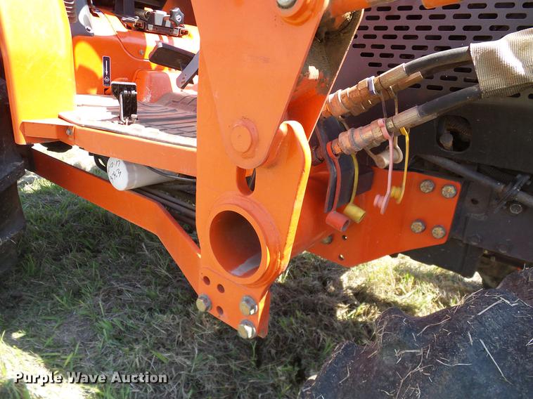 image for item DD1286 2007 Kubota L3240D MFWD tractor