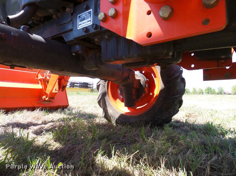 image for item DD1286 2007 Kubota L3240D MFWD tractor