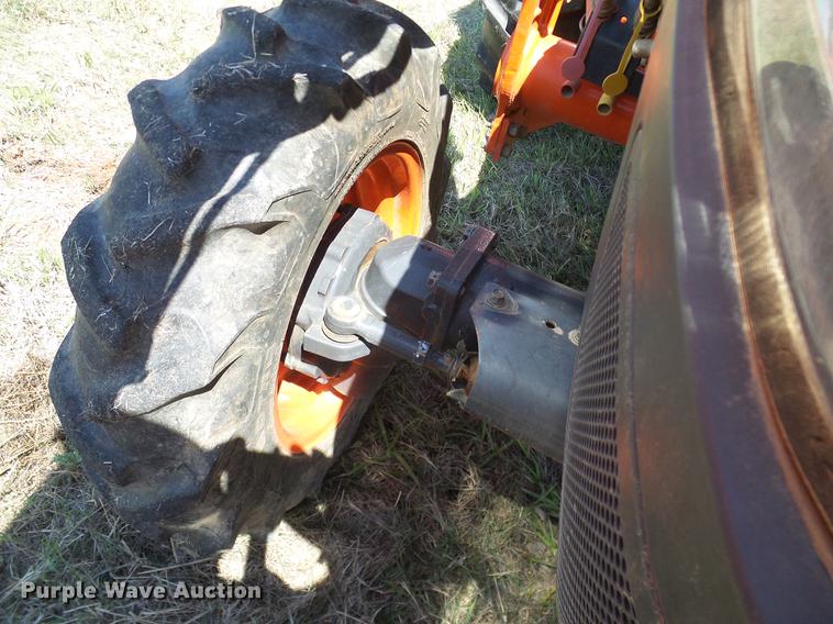 image for item DD1286 2007 Kubota L3240D MFWD tractor