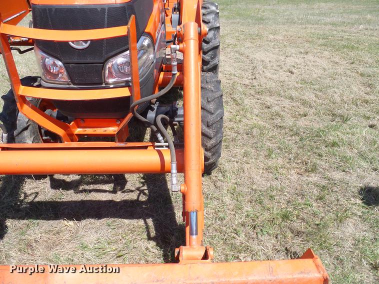 image for item DD1286 2007 Kubota L3240D MFWD tractor