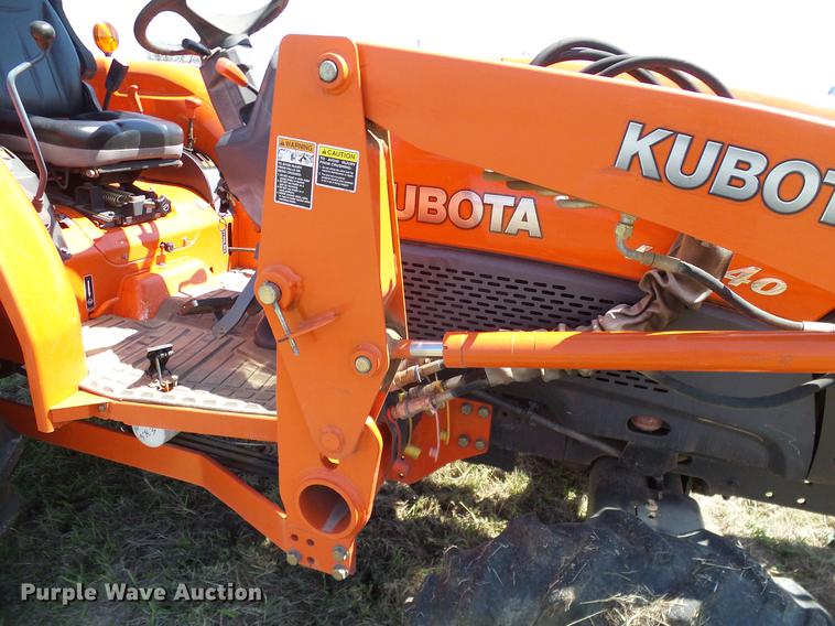 image for item DD1286 2007 Kubota L3240D MFWD tractor
