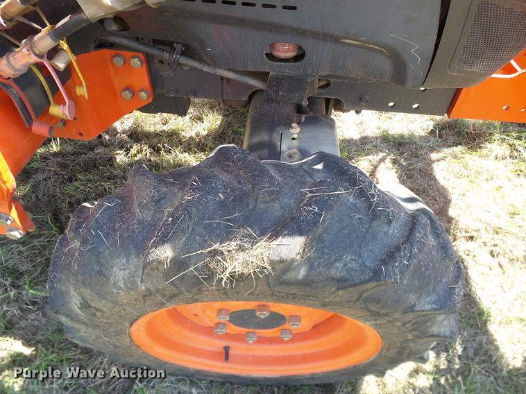 image for item DD1286 2007 Kubota L3240D MFWD tractor