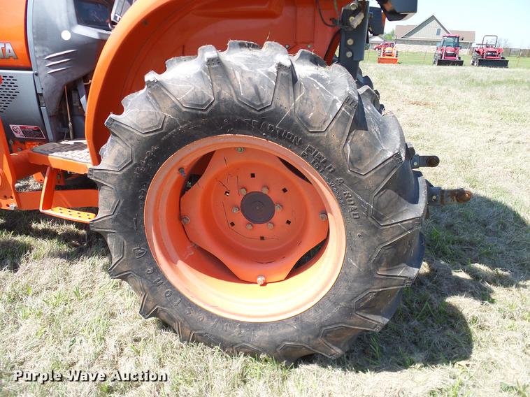 image for item DD1286 2007 Kubota L3240D MFWD tractor