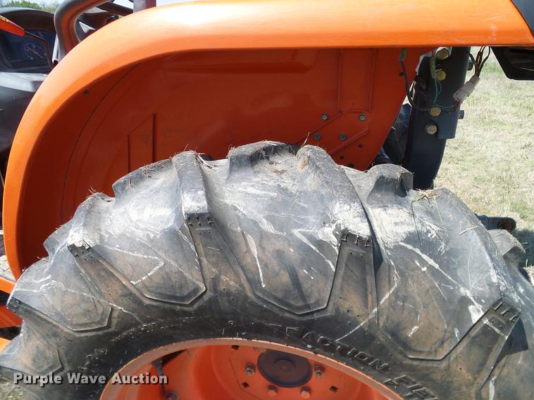 image for item DD1286 2007 Kubota L3240D MFWD tractor