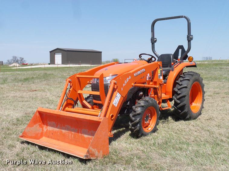 image for item DD1287 2013 Kubota L3200D MFWD tractor