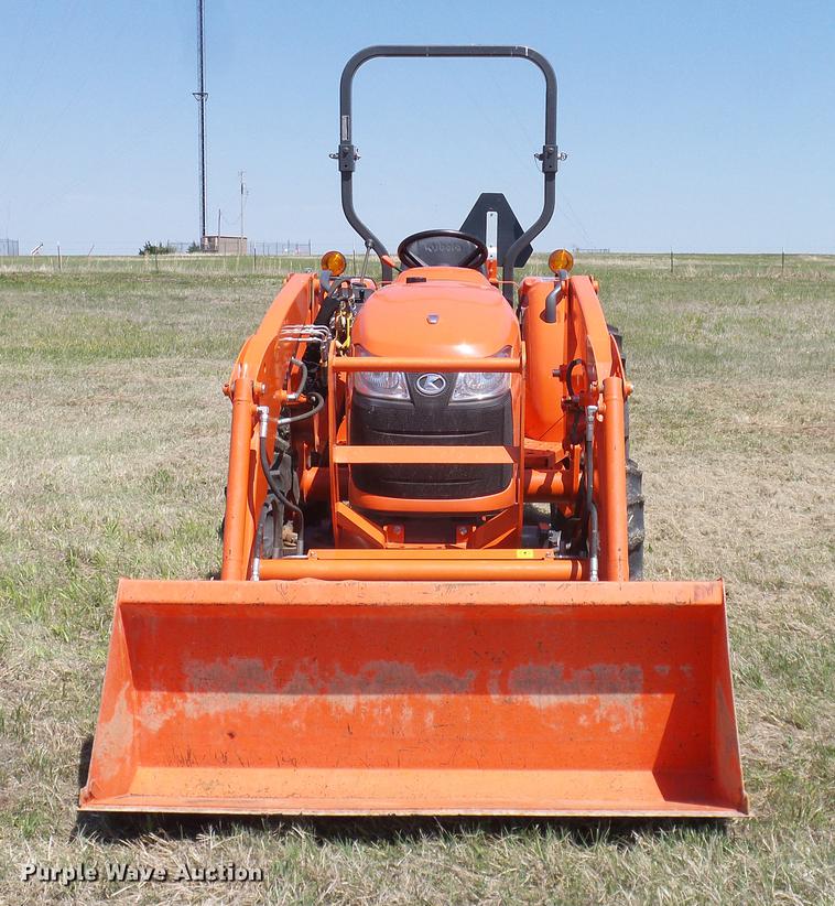 image for item DD1287 2013 Kubota L3200D MFWD tractor