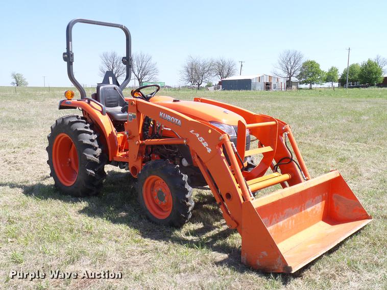 image for item DD1287 2013 Kubota L3200D MFWD tractor