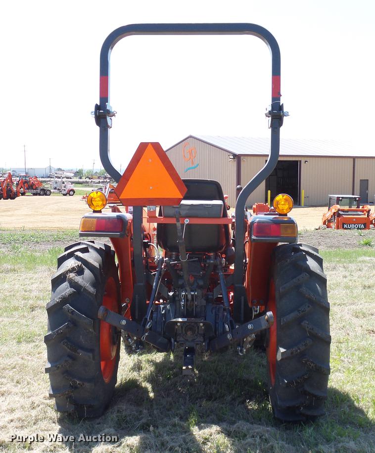 image for item DD1287 2013 Kubota L3200D MFWD tractor