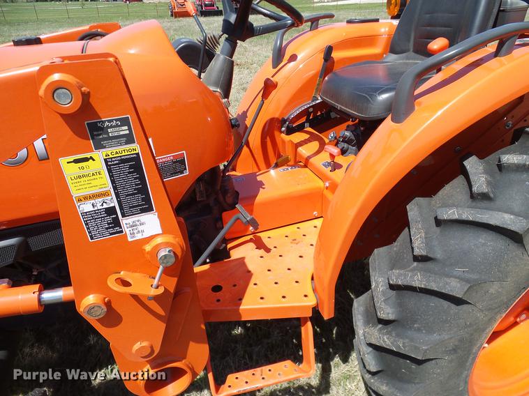 image for item DD1287 2013 Kubota L3200D MFWD tractor