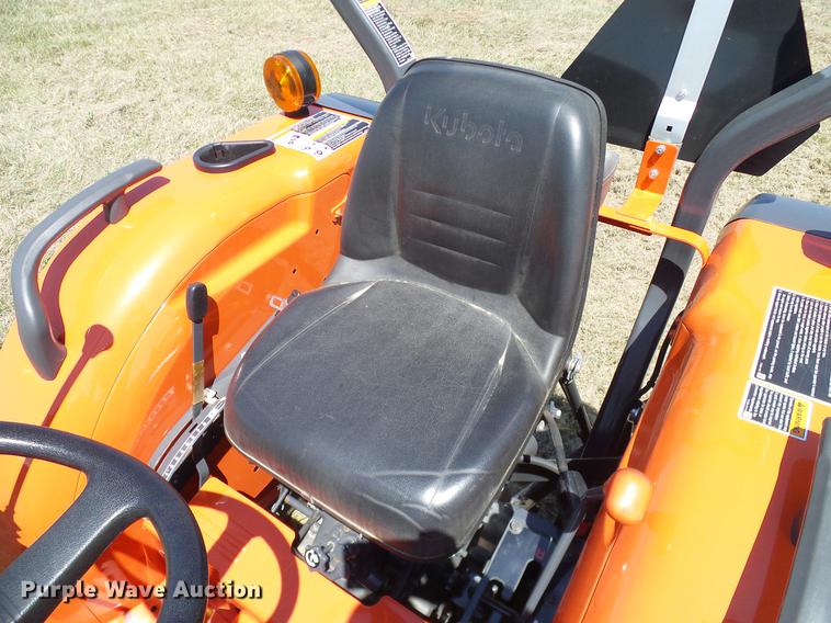 image for item DD1287 2013 Kubota L3200D MFWD tractor