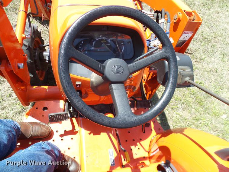 image for item DD1287 2013 Kubota L3200D MFWD tractor