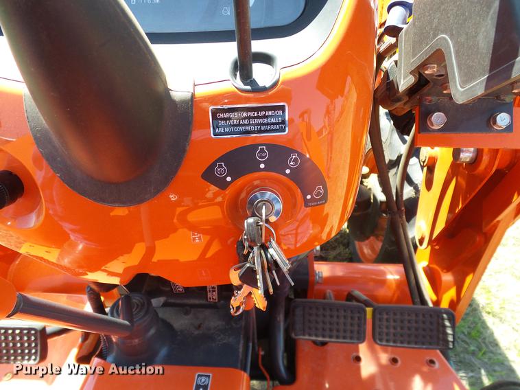 image for item DD1287 2013 Kubota L3200D MFWD tractor