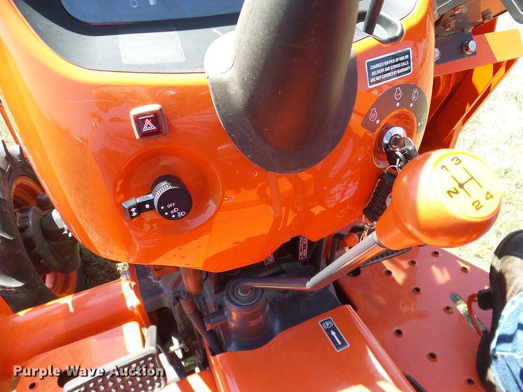 image for item DD1287 2013 Kubota L3200D MFWD tractor