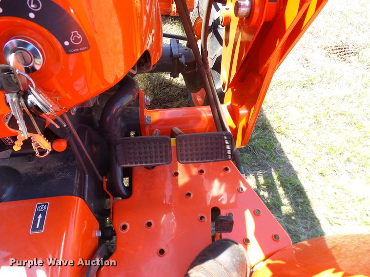 image for item DD1287 2013 Kubota L3200D MFWD tractor