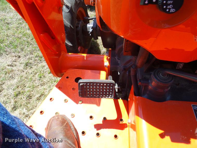 image for item DD1287 2013 Kubota L3200D MFWD tractor