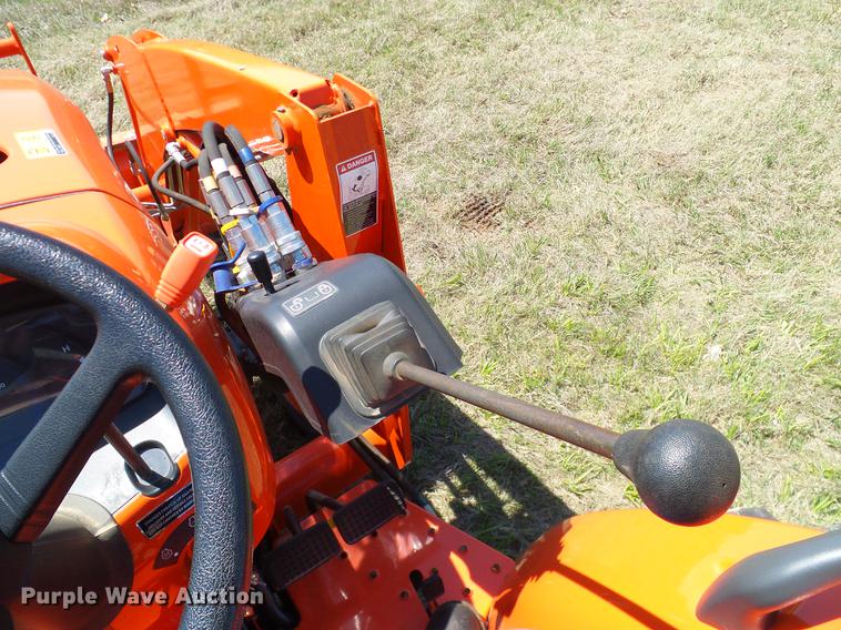 image for item DD1287 2013 Kubota L3200D MFWD tractor