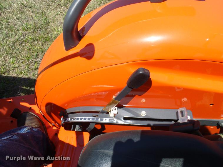 image for item DD1287 2013 Kubota L3200D MFWD tractor