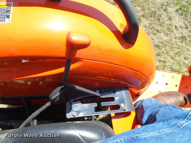 image for item DD1287 2013 Kubota L3200D MFWD tractor