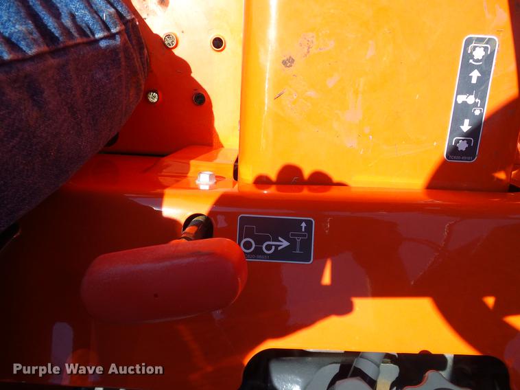 image for item DD1287 2013 Kubota L3200D MFWD tractor