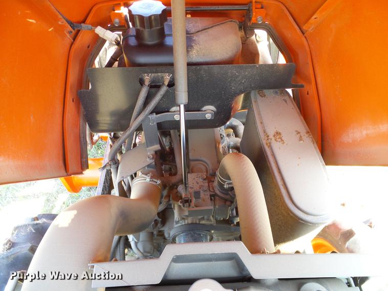 image for item DD1287 2013 Kubota L3200D MFWD tractor