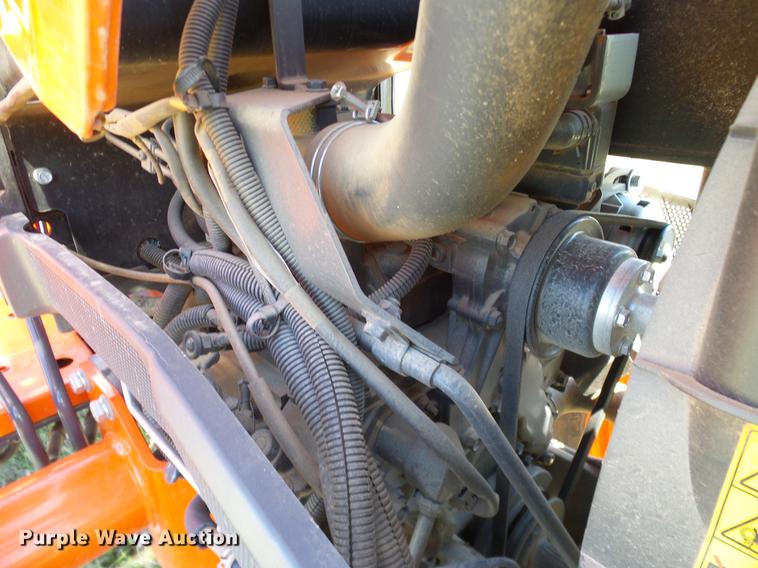 image for item DD1287 2013 Kubota L3200D MFWD tractor