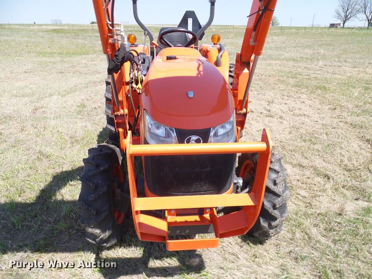 image for item DD1287 2013 Kubota L3200D MFWD tractor