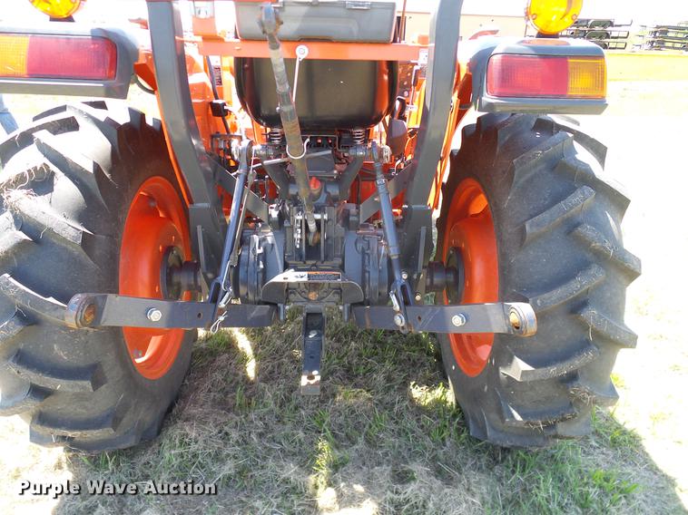 image for item DD1287 2013 Kubota L3200D MFWD tractor