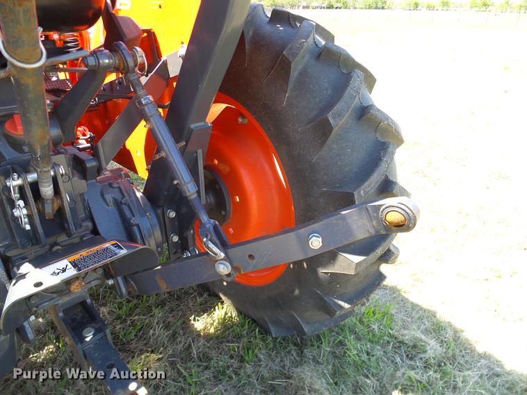 image for item DD1287 2013 Kubota L3200D MFWD tractor