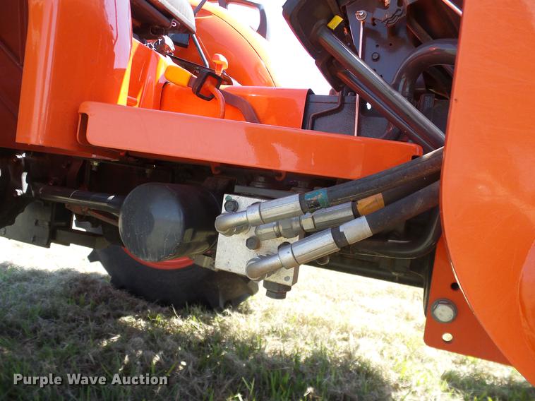 image for item DD1287 2013 Kubota L3200D MFWD tractor