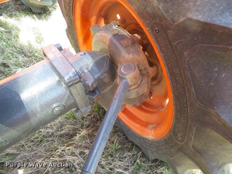 image for item DD1287 2013 Kubota L3200D MFWD tractor