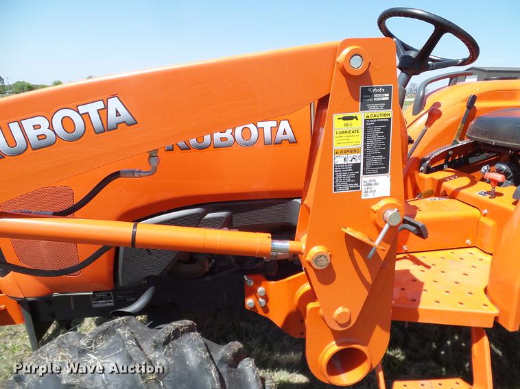 image for item DD1287 2013 Kubota L3200D MFWD tractor