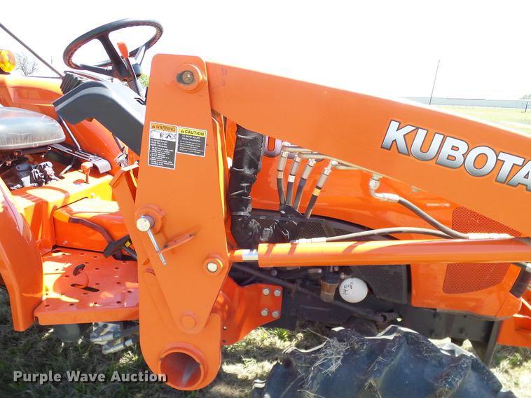 image for item DD1287 2013 Kubota L3200D MFWD tractor
