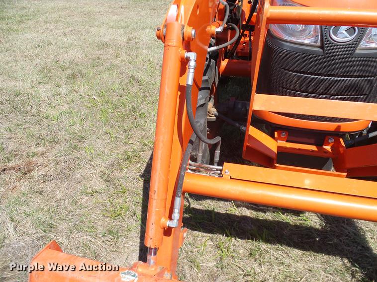 image for item DD1287 2013 Kubota L3200D MFWD tractor