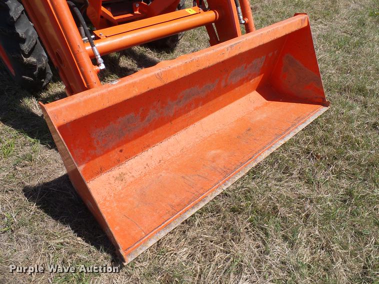image for item DD1287 2013 Kubota L3200D MFWD tractor