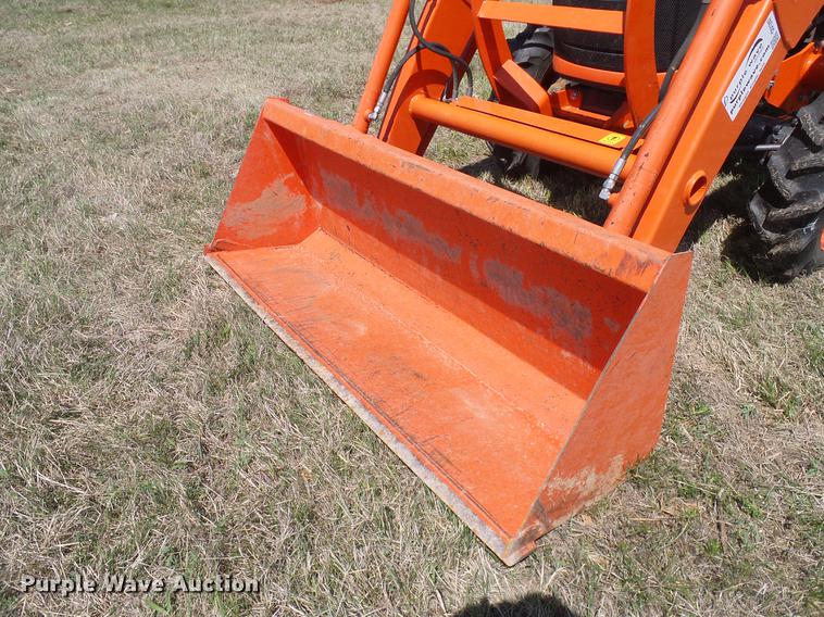 image for item DD1287 2013 Kubota L3200D MFWD tractor