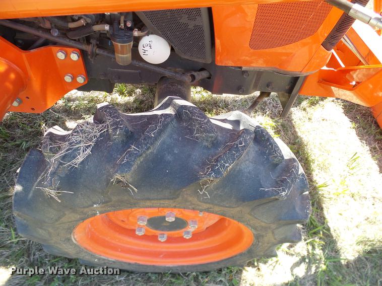 image for item DD1287 2013 Kubota L3200D MFWD tractor