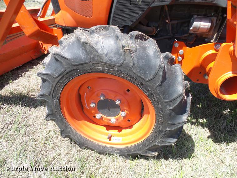 image for item DD1287 2013 Kubota L3200D MFWD tractor