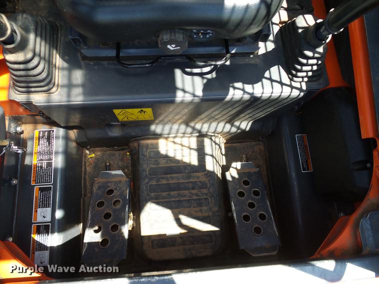 image for item DD1289 2016 Kubota SSV75 skid steer