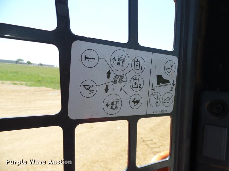 image for item DD1289 2016 Kubota SSV75 skid steer